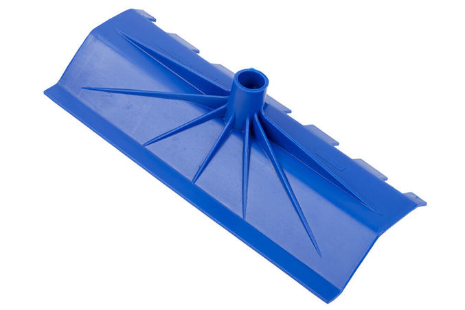 Manure scraper for grid