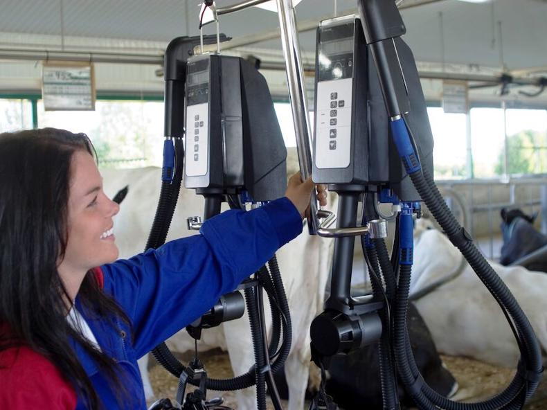 DeLaval milking unit MU480 with DelPro - DeLaval
