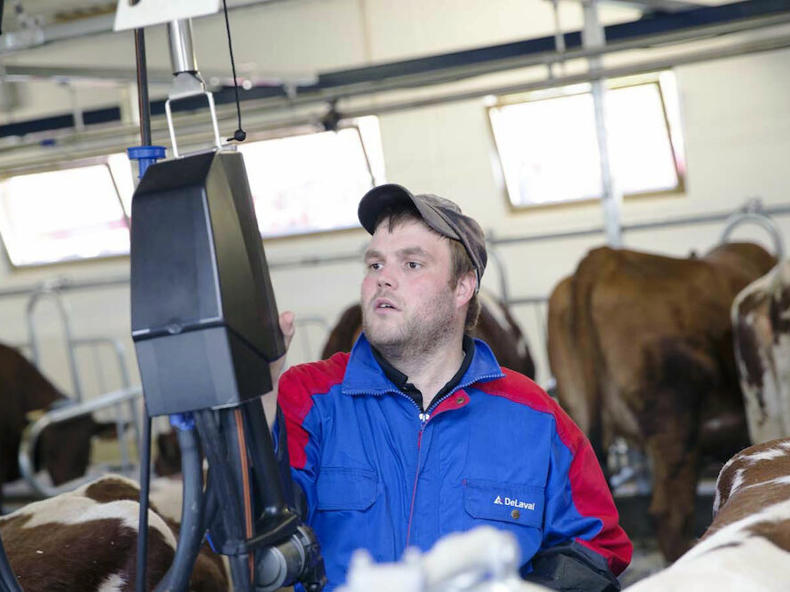 DeLaval milking unit MU480 with DelPro - DeLaval