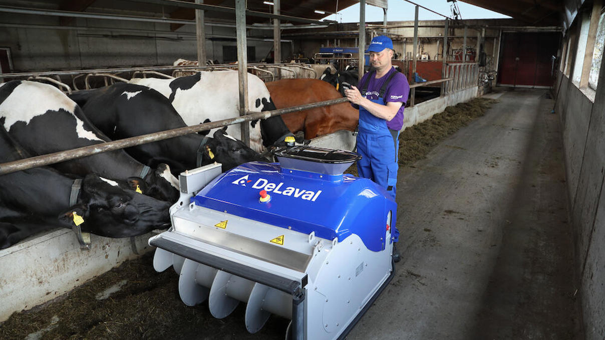 Optiduo 餌寄せロボット オプティデュオ - DeLaval