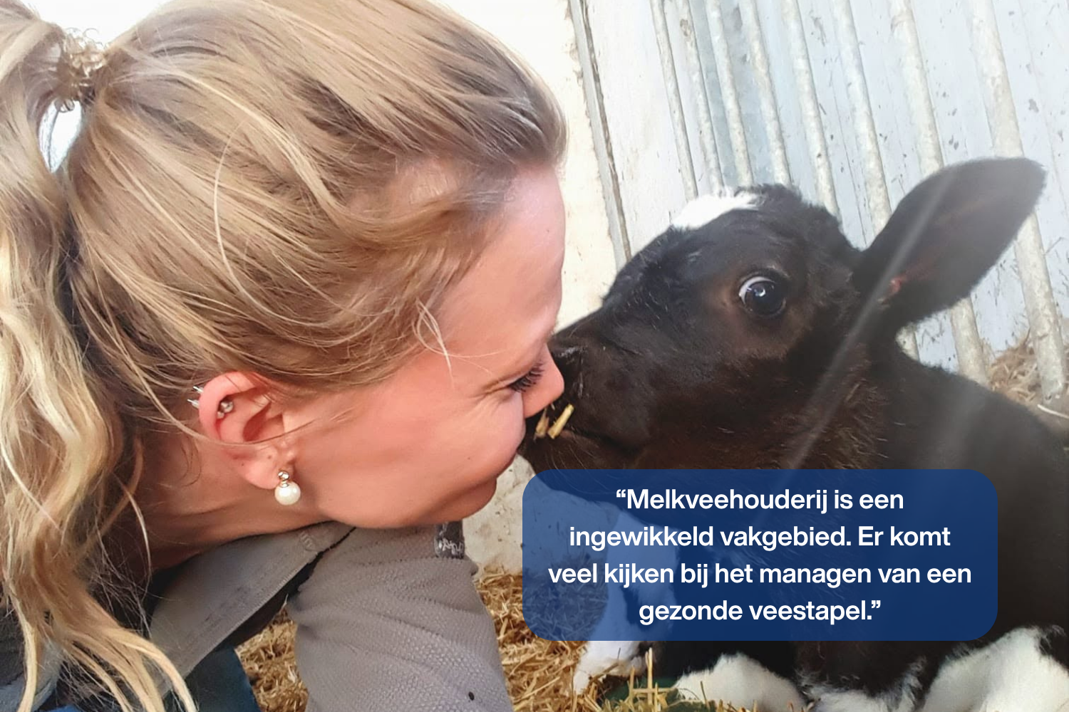 Melkveehouder Joyce Maessen met kalf over de agrarische sector