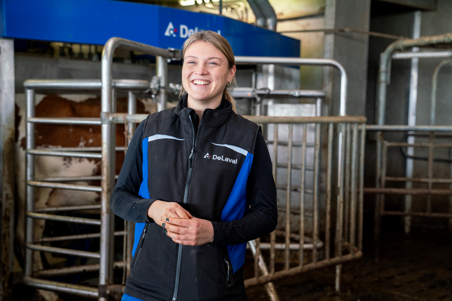 Melkveehoudster Kim de Groot voor de DeLaval VMS V300 melkrobot