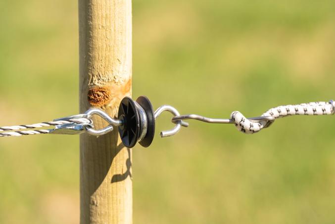 Gate handle insulator with thimble