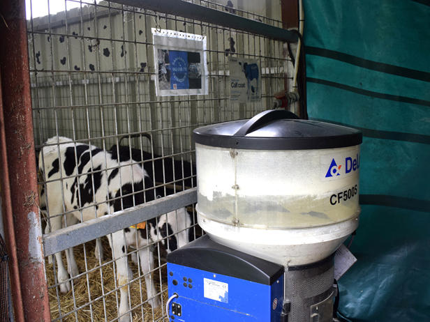 ganaderos DeLaval granja estanqueiro con nodriza para terneras